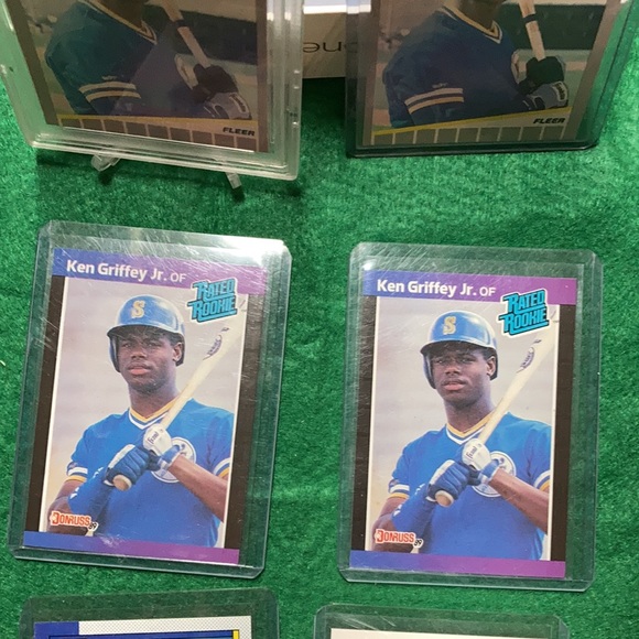 Baseball cards - Picture 3 of 3